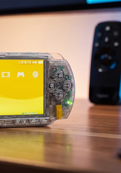 S01:E04 - The Modern Portable Console poster