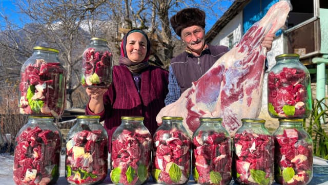 S01:E03 - Canned Meat in Glass Jars