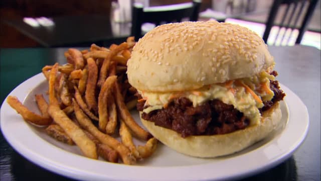 S02:E08 - The Hogtown Vegan, the Dish Bistro, Motor Burger