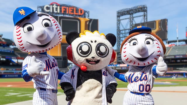 S01:E05 - Combo Panda's Big League Ballpark Tour!