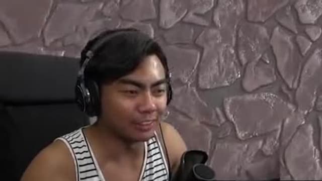 S03:E16 - Escaping Prison in Roblox