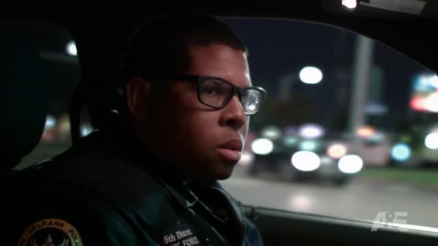 S04:E01 - Beyond the Badge