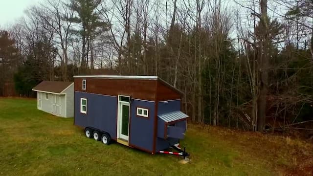 S02:E03 - Chrissy's Earth-Friendly Home