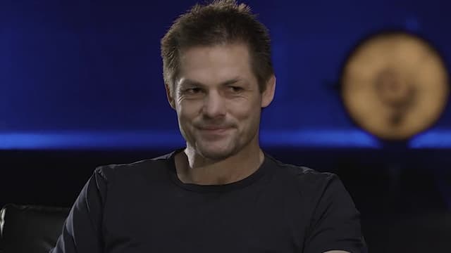 S01:E02 - Itõs Coming Home - 2011