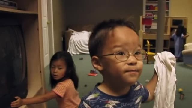 Watch Jon & Kate Plus 8 S02:E03 - Gosselins Go Dutch - Free TV Shows | Tubi
