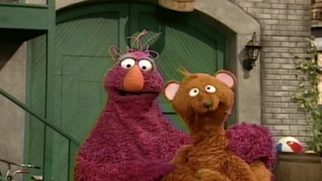 S31:E29 - Big Bird and Snuffy Explore Things That Are Alive