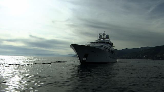 S01:E02 - Superyachts