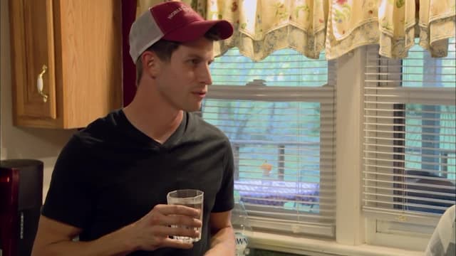 S03:E07 - Windy City Newly Weds