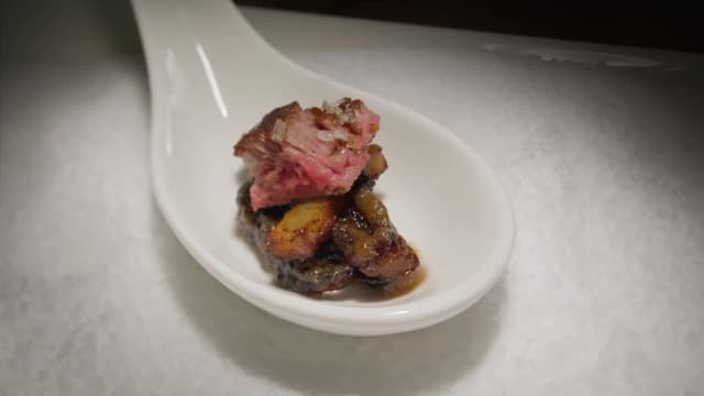 S01:E11 - The Steak Frites Dish
