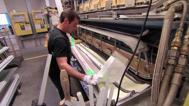 S02:E229 - Alpine Skis