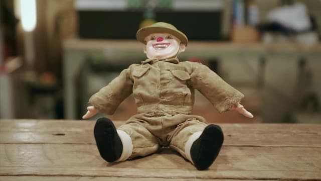 S05:E21 - Military Chess Set, Syrian Chair, Tommy Doll