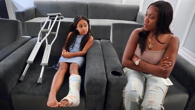 S01:E03 - Girl Skips School Because of Broken Leg, Then Gets Caught