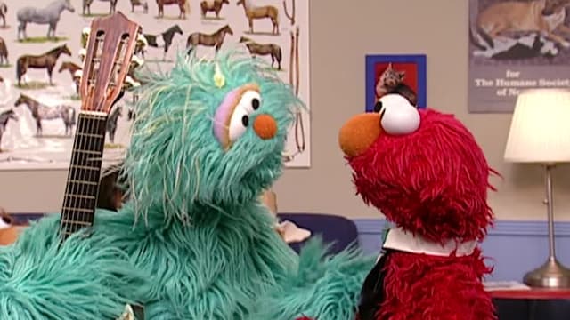 S34:E02 - Elmo Falls in Love With Gina