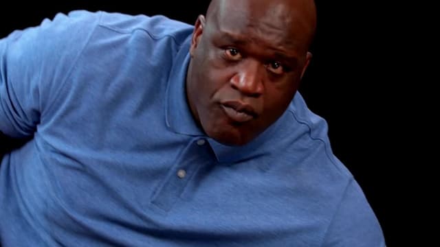 S08:E08 - Shaq Tries to Not Make a Face While Eating Spicy Wings