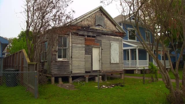 S03:E03 - Money Shack