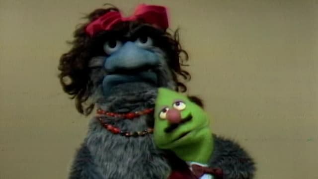 S01:E30 - Granny Bird Visits