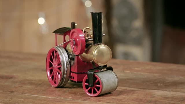 S02:E02 - Les Arc Chairs, Boat Stained Glass Window and Toy Steam Roller