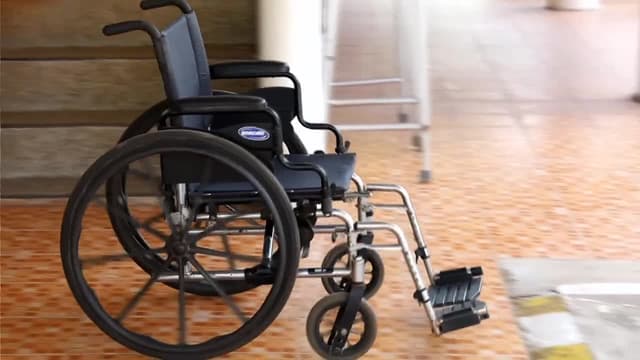 S02:E04 - Ground Control to Major Oz