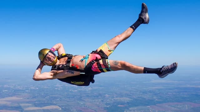 S01:E12 - I Learned to Skydive and It Changed My Life