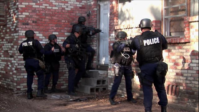 S02:E11 - Dallas SWAT (#33)