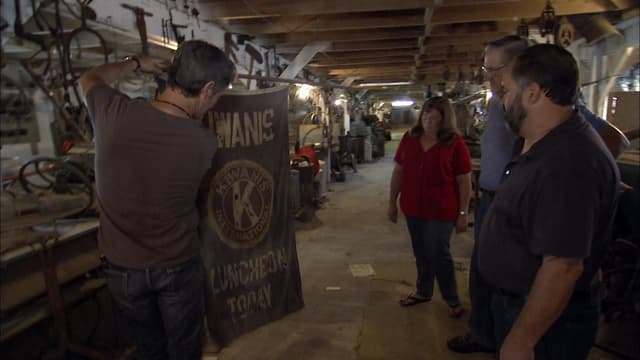 S14:E17 - A Few Good Junk Men