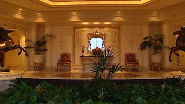 S01:E01 - Top Ten Hotel Suites