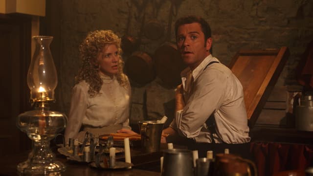 S03:E01 - The Murdoch Identity