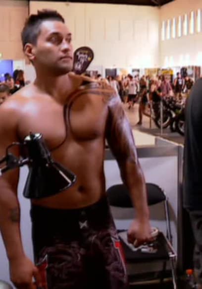 S15:E02 - Tattoos, Moon Mining, Muscle Fiber poster