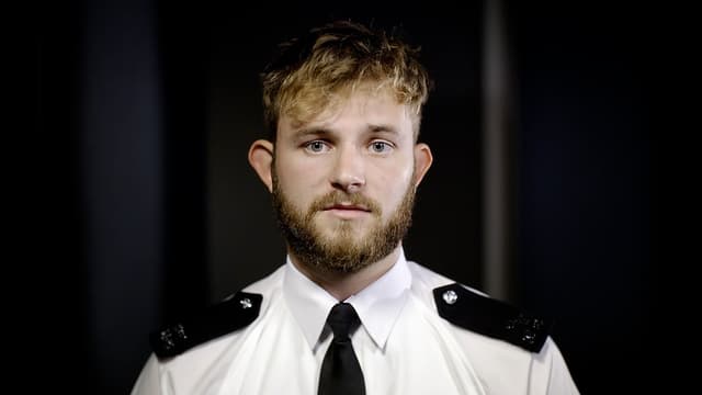 S04:E06 - Police in Danger