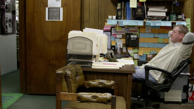 S01:E02 - Land Cruiser