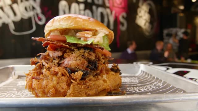 S10:E03 - Swine and Dine