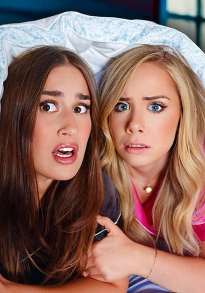 S01:E02 - Ghoulish Guest at the Slumber Party! poster