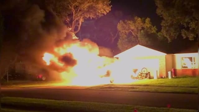 S01:E06 - A Beautiful Day in the Neighborhood!