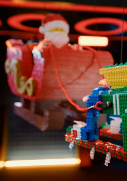 S04:E15 - Celebrity Holiday Bricktacular: Reindeer Replacement poster