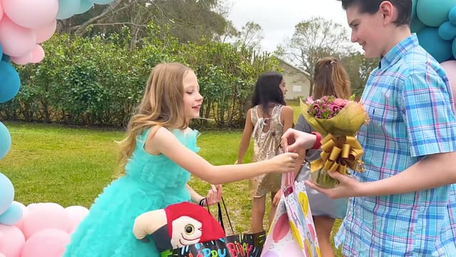 S04:E03 - Nastya's Big Adventures: Birthday Fun, Las Vegas, and Creative Challenge