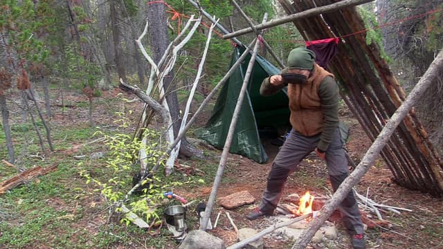 S08:E04 - Far From Home