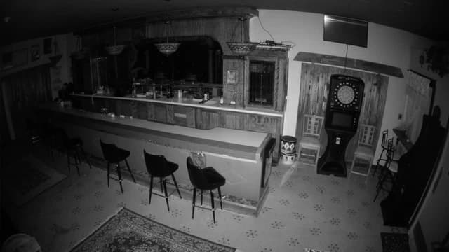 S01:E07 - Hotel Hell