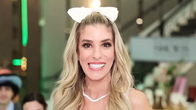 S05:E07 - Dress to Impress: Cheerleaders vs. Zombies