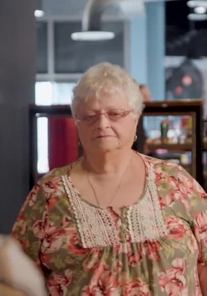 Affiche de S01:E01 - Abuela Knows Best