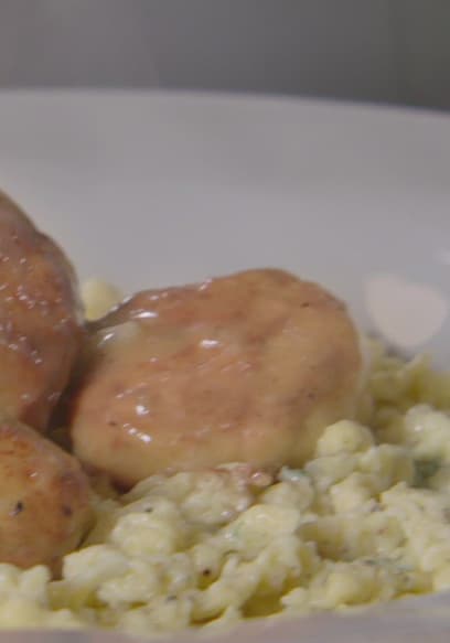S01:E05 - Smothered Meatballs With Spaetzle poster