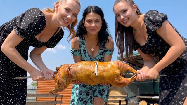 S01:E08 - Three Cooks, Three Feasts