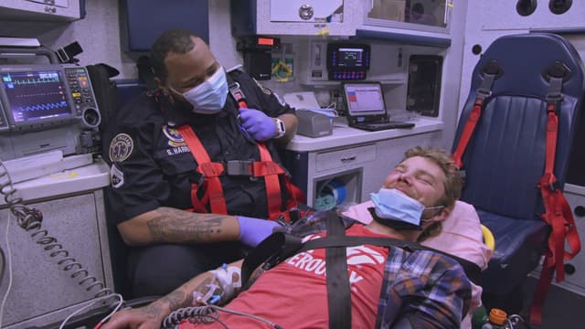 S07:E03 - A Tale of Two Cities