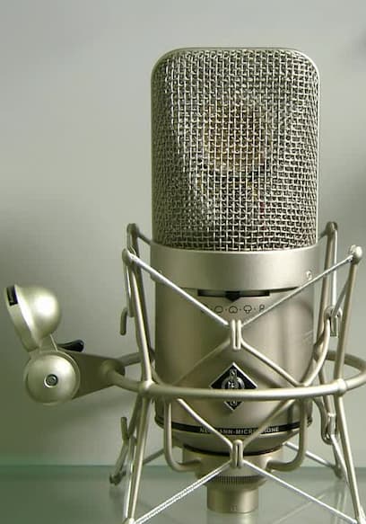 S06:E07 - Microphones and Hot Tubs poster