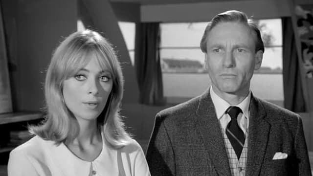 S04:E01 - The Town of No Return