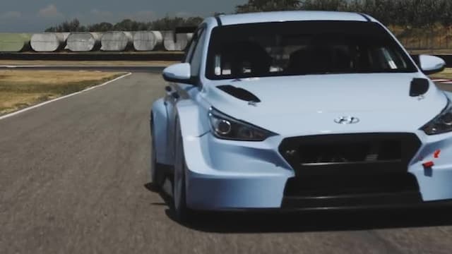 S01:E15 - Hyundai I30 N TCR vs. I30 N / I30 Fastback N on the Col De Turini