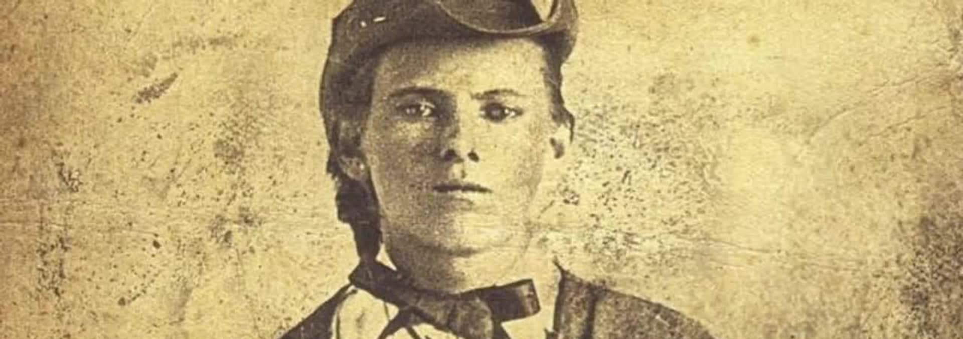 Watch Footprints of the Frontier S03:E03 - Outlaws of the Wild West ...
