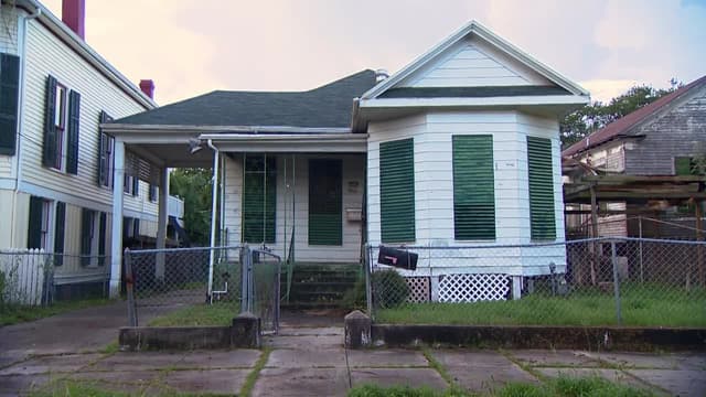 S02:E02 - Southern Charmer