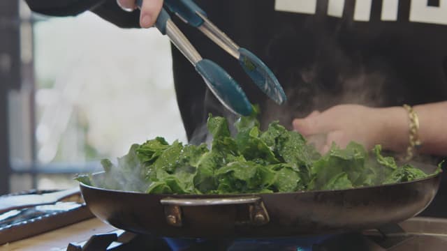 S01:E16 - Lamb Chops With Rice and Spinach