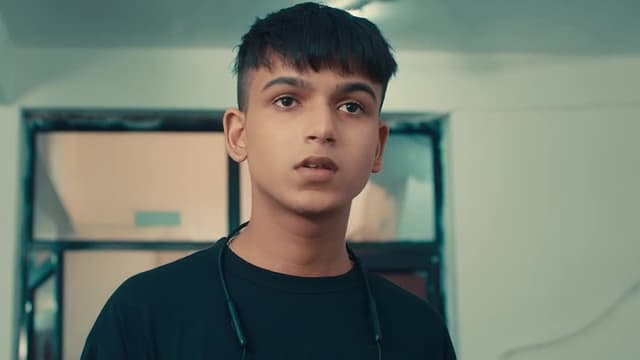 S01:E01 - Momos