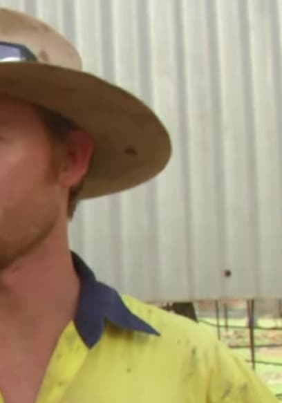 S05:E10 - Fueling the Outback poster